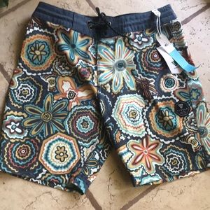 Vissla boardshorts NWT